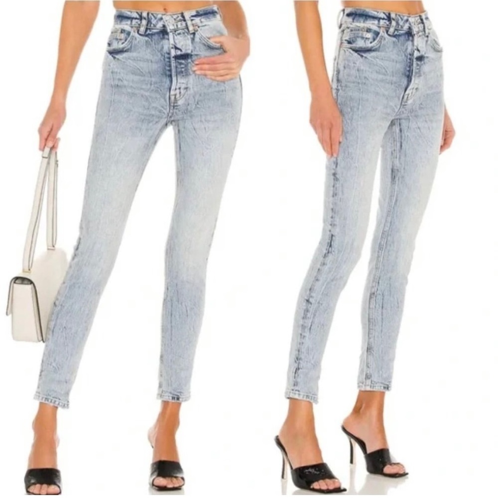 Free People  Zuri Mom Jean Lived In Blue size 27
